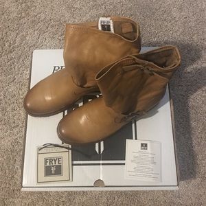 FRYE Veronica Shortie, Camel, Size 7.5
